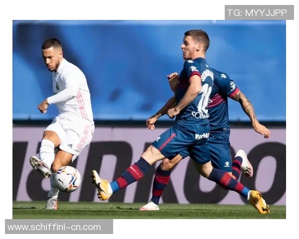 足球明星评球瞬间精彩回顾与分析展现球场魅力与技术的完美结合